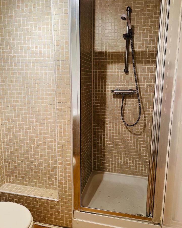 Modern 2bed 2bath Ground Floor Appartement *
