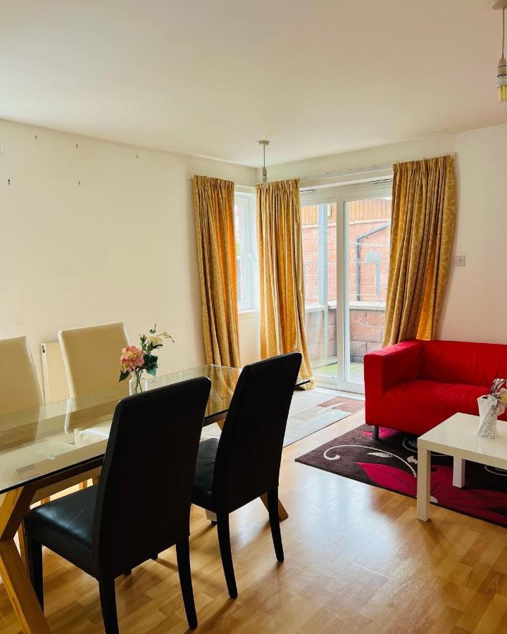 Modern 2bed 2bath Ground Floor Appartement *